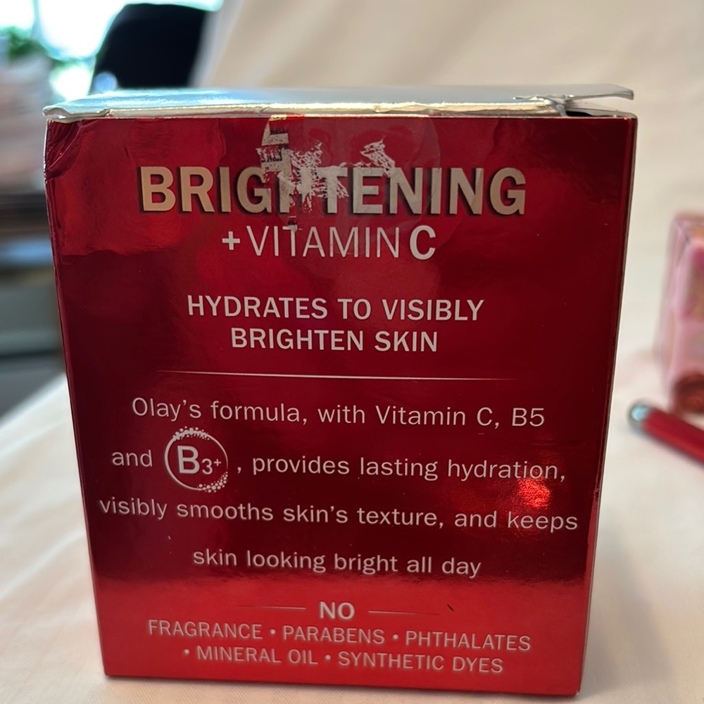 OLAY Silver Moisturizer Hydrating Skincare - Picture 3 of 5
